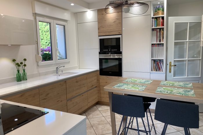Cuisine blanche et bois