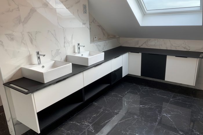 salle de bain noir et blanc