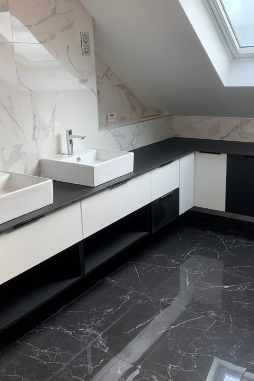 salle de bain noir et blanc